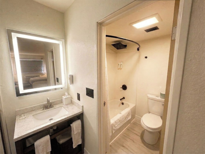 Bathroom 4, Surestay Plus By Best Western Post Falls, Kootenai