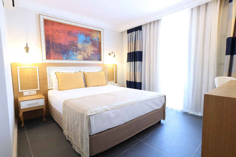 Bedroom 4, Crystal World Of Colours Comfort Collection, Serik