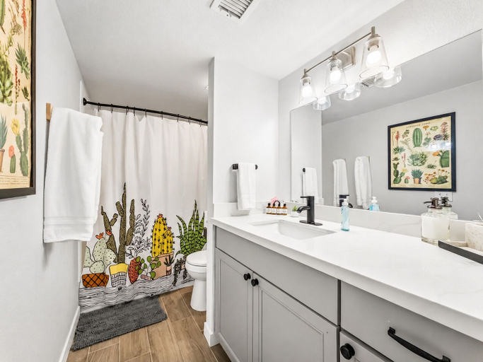 Bathroom 5, 57th Glendale, Maricopa
