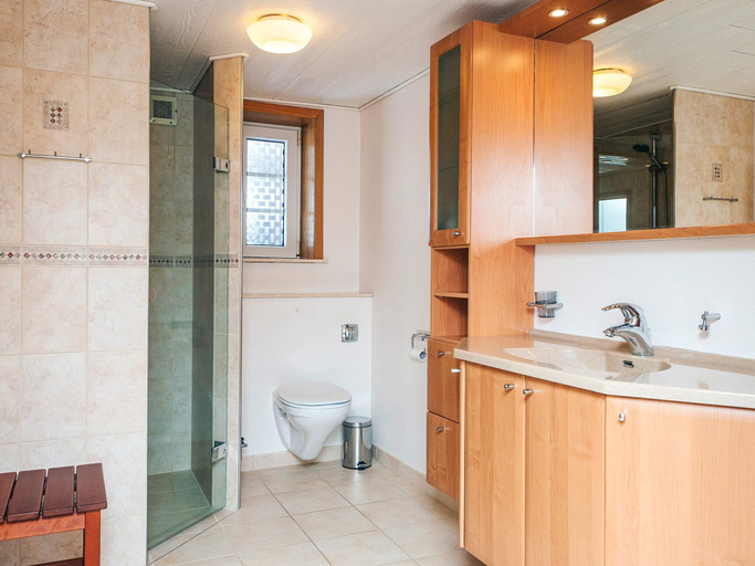 Bathroom 3, 6 person holiday home in Blåvand, Varde