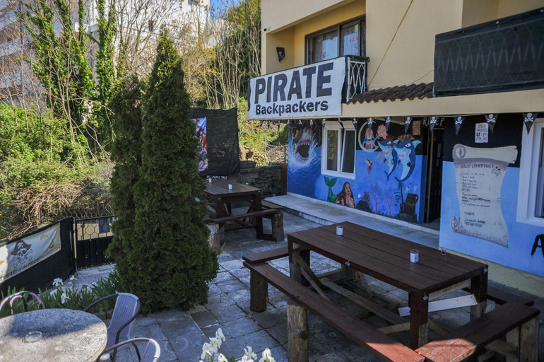 Food & Drinks 4, Pirate Backpackers