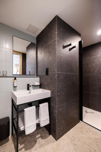 Bathroom 2, Hotel Levante St. Julian's, Affiliated by Melia, St Julian's