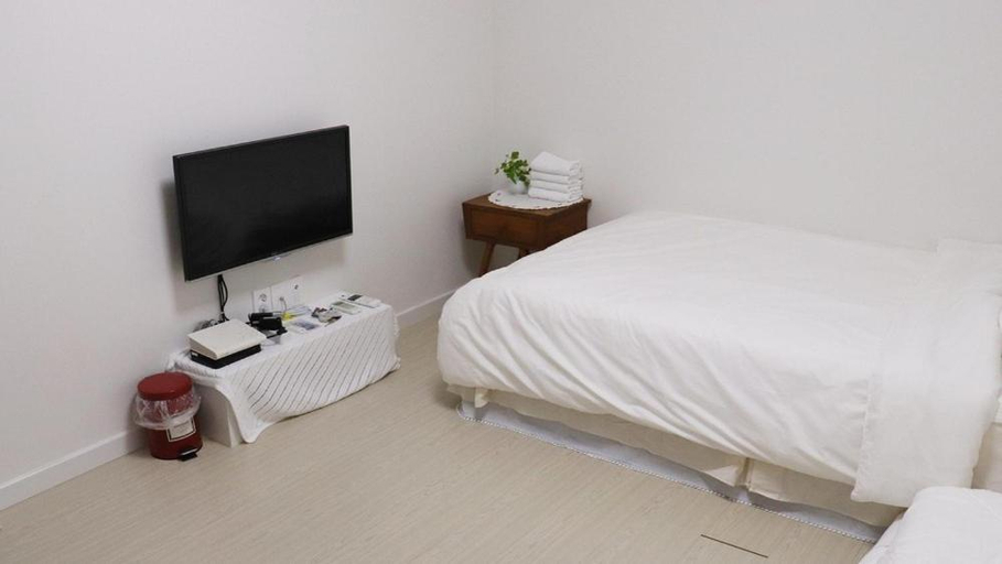 Bedroom 3, Jeonju Deokindang and Soo House Pension, Jeonju