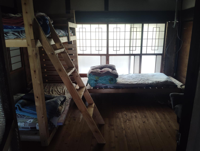 Others 5, Hostel 53, Misaki