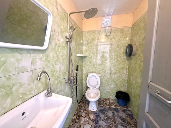Bathroom, Khammany 康马尼, Luang Prabang