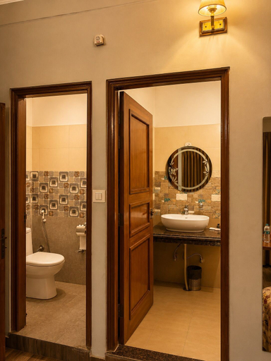 Bathroom 3, Hotel Classio, Mandi