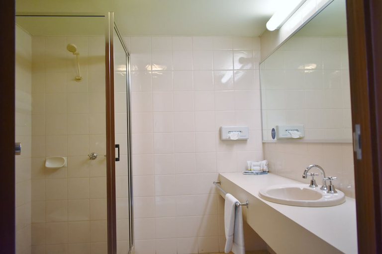 Bathroom 4, Admiral Motel Bunbury, Bunbury