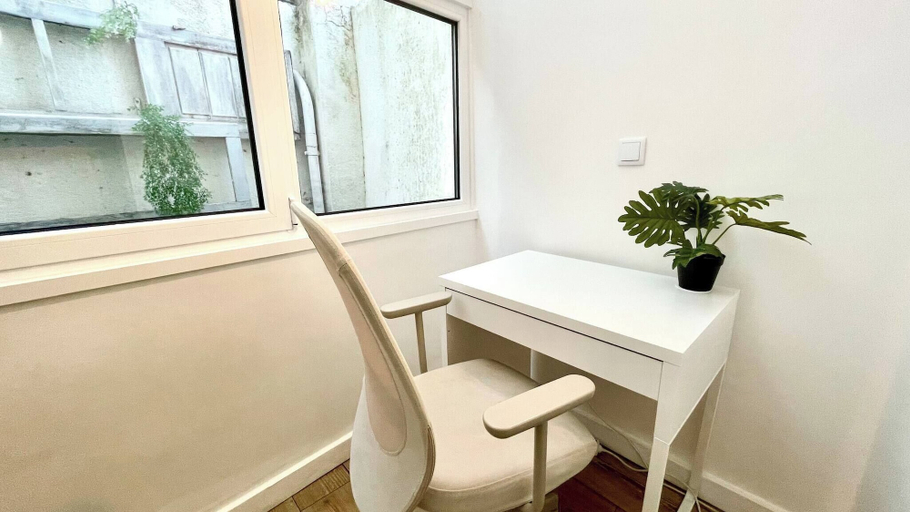 Interior 5, Charming 2-Bedroom Apartment in Almada, Near Lisbon, Almada