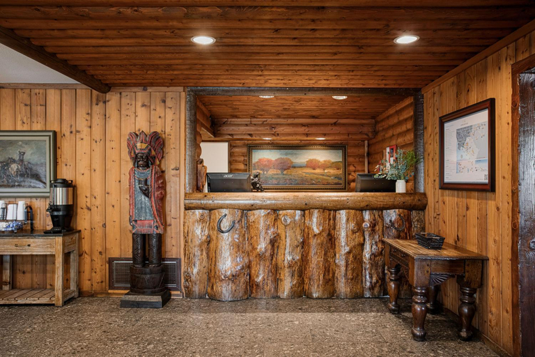 Public Area, Ayres Lodge Alpine, San Diego