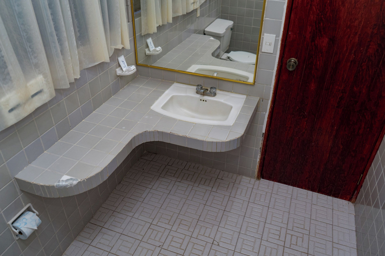 Bathroom 4, Hotel de la Borda, Tetipac