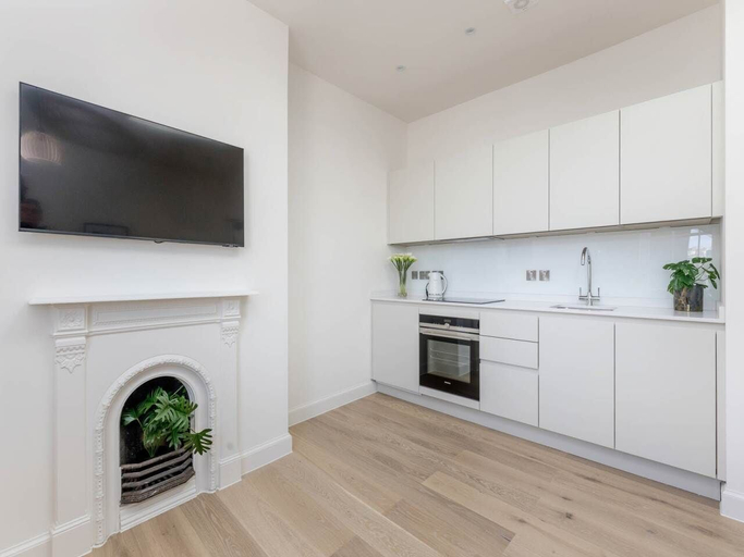 Others 5, Ultra-Modern Apartment on Castle Street, Edinburgh