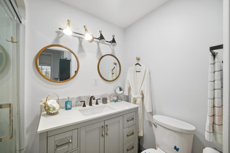 Bathroom 3, Serenity Inn, Niagara