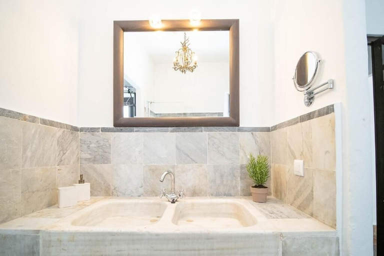Bathroom 3, La Casa 1832, Cádiz