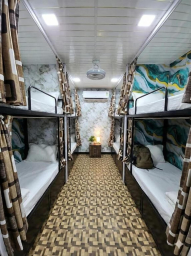 Room 2, Nithyanand Male Cabinstay dormitory, Mumbai Suburban