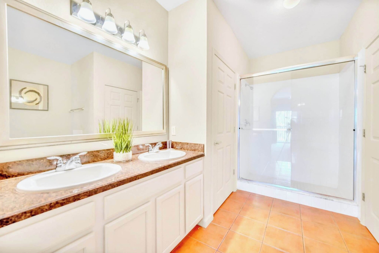 Bathroom 4, Upstay: Stylish 3BR Condo w Pationear Disney, Orange