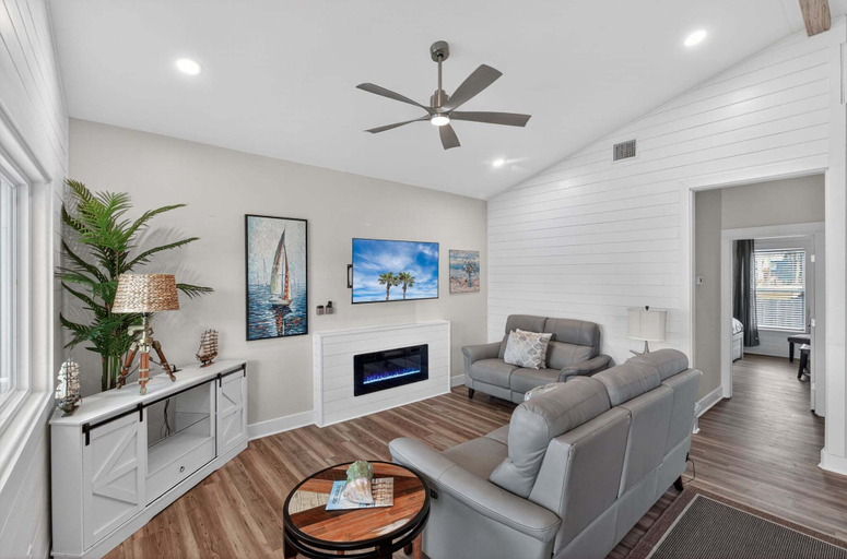Living area 4, High Tide Hideaway - Private Pool, Pet Friendly, Golf Cart, Nueces