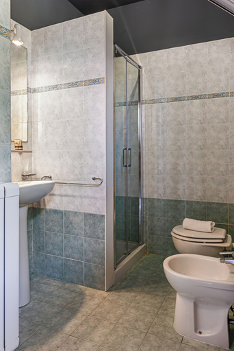 Bathroom 4, Oleandri Suite Hotel, Livorno