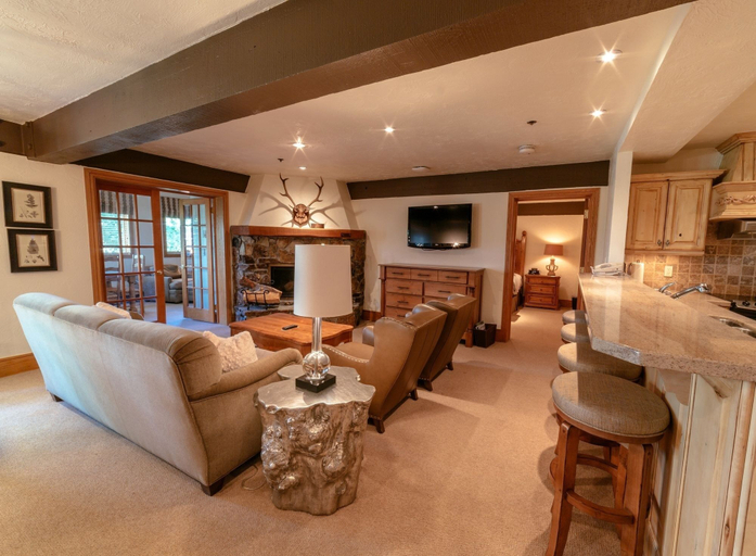 Interior 5, Luxurious Apartment Hotel With Cozy Fireplace 2 Bedroom Suite, Summit
