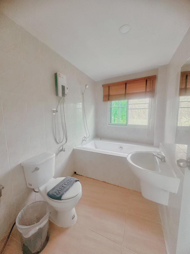 Bathroom 4, Pai Lamun Valley, Pai