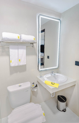 Bathroom 3, YELLO Hotel Samarinda, Samarinda