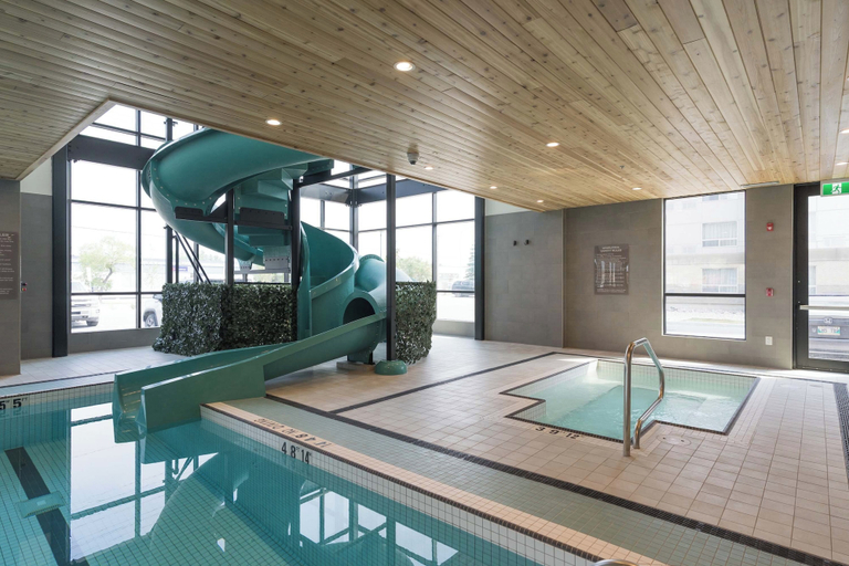 Sport & Beauty 2, Sandman Signature Winnipeg Airport Hotel & Suites, Division No. 11
