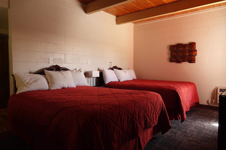 Bedroom 2, The Castle Inn, Scotts Bluff