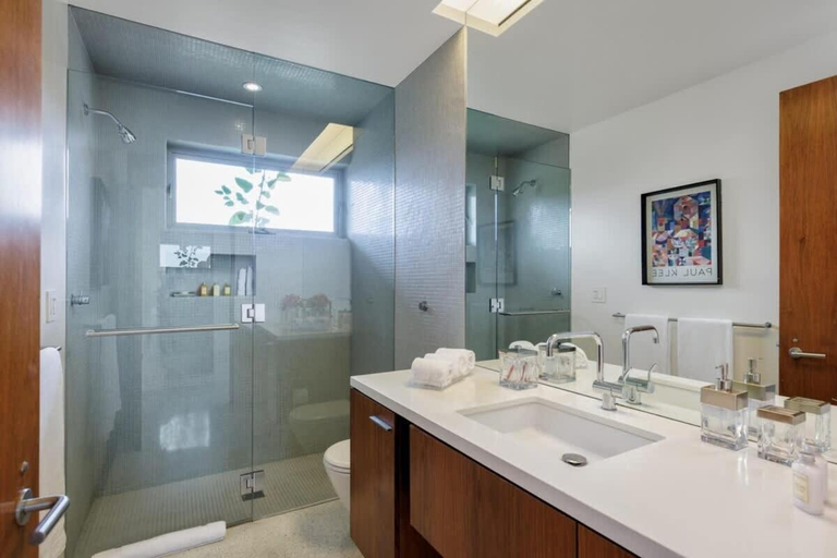 Bathroom 4, Vue Modern, Los Angeles