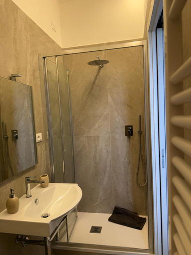 Bathroom 4, Trigliano, La Spezia