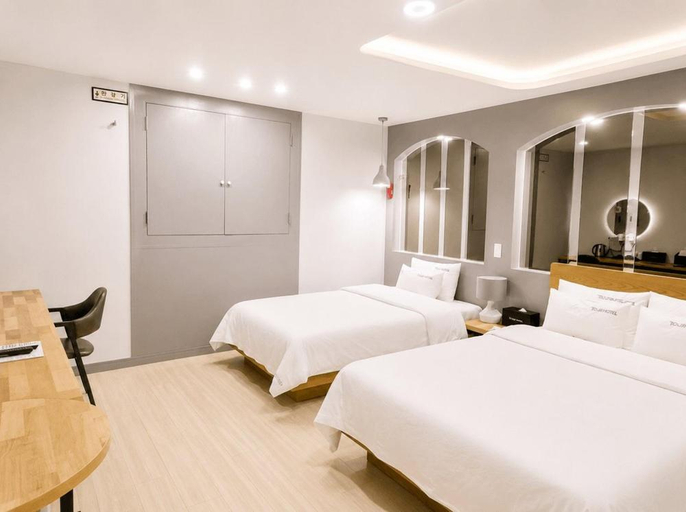 Bedroom 2, Gimhae Tour Hotel, Gimhae