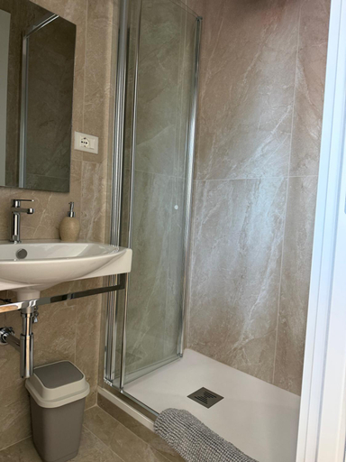 Bathroom 2, Trigliano, La Spezia
