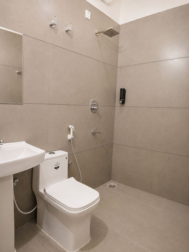 Bathroom 2, The Prime Hotel, Gautam Buddha Nagar