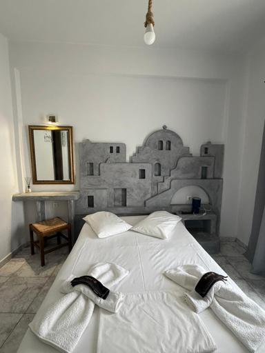 Bedroom 2, Foinikas Studios, South Aegean