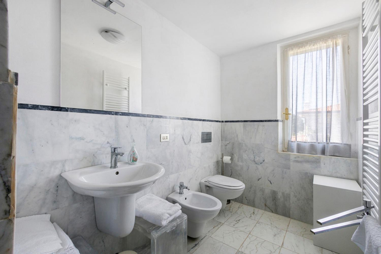 Bathroom 2, Red Villa In Forte Dei Marmi, Lucca