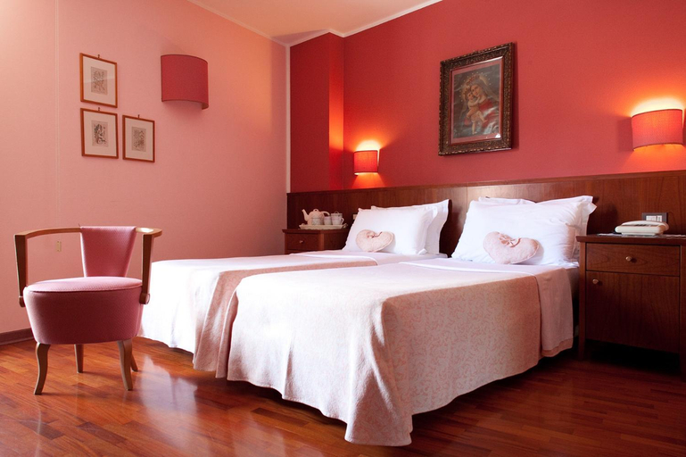 Bedroom 3, Albergo Ristorante Al Vescovo, Udine