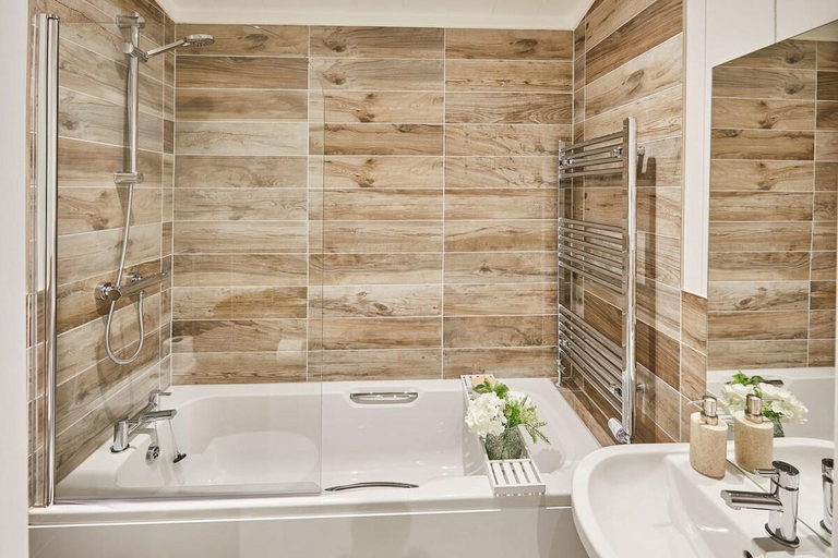 Bathroom 4, Host Stay Eller Beck - The Cabin in the Woods, North Yorkshire