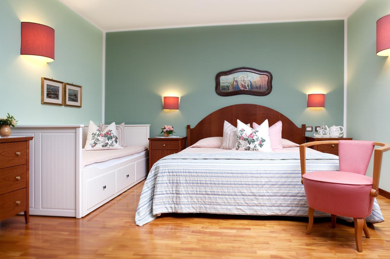 Bedroom 2, Albergo Ristorante Al Vescovo, Udine