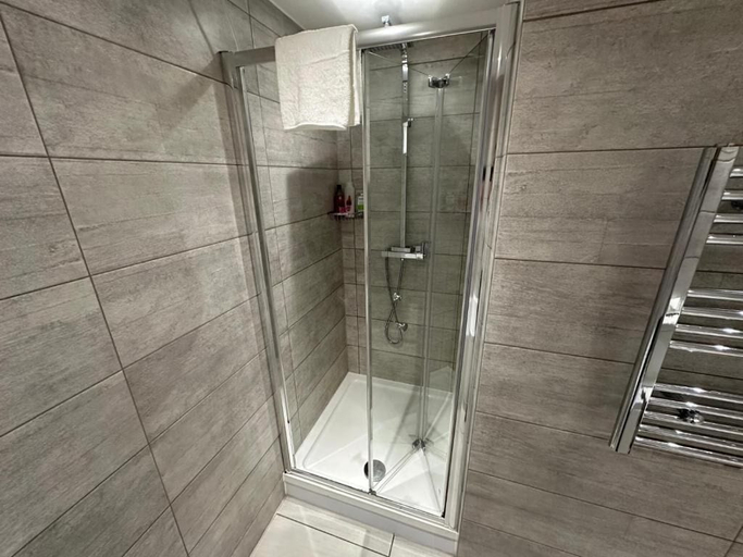 Bathroom 4, Dale Street Apartments by StaySavvy, Sefton