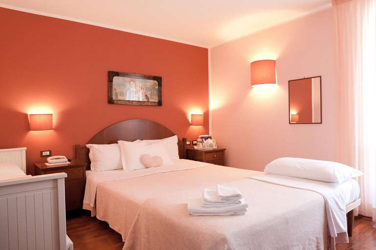 Bedroom 4, Albergo Ristorante Al Vescovo, Udine