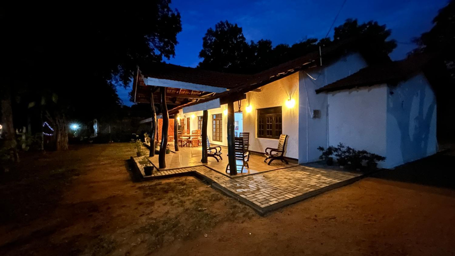 Exterior & Views 1, Eagles Wings Guest House, Palugaswewa