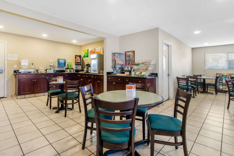 Food & Drinks 4, Ramada Bayside Inn and Suites, Humboldt