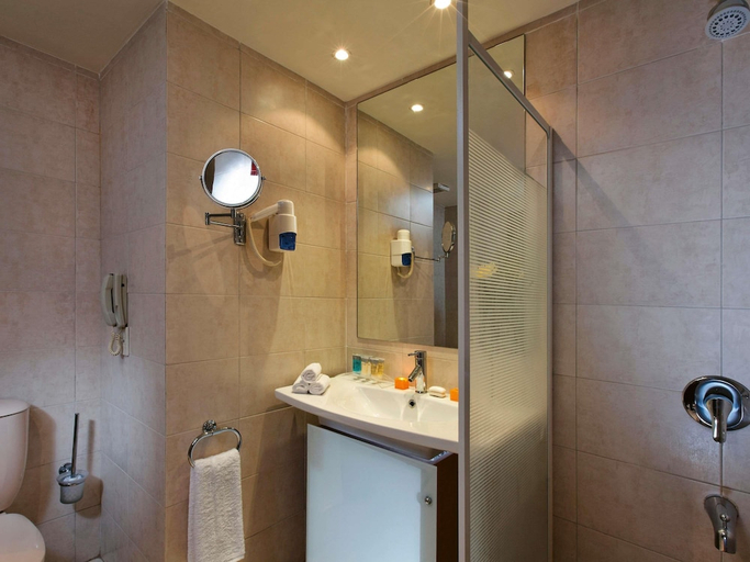 Bathroom 5, Mövenpick Resort El Sokhna, 'Ataqah