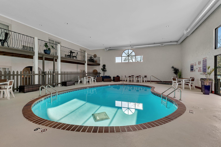 Pool 4, GrandStay Hotel & Suites Spicer, MN, Kandiyohi