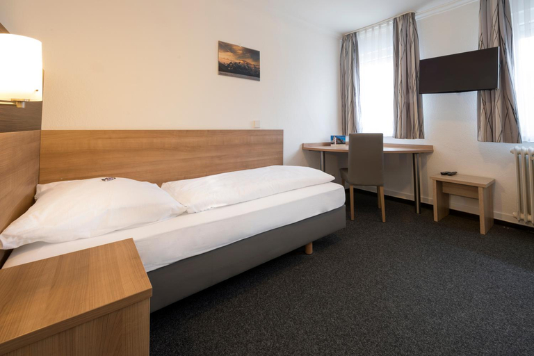 Bedroom 4, Hotel zur Post, Esslingen