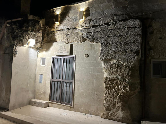 Others 2, Grotta Imperiale, Taranto
