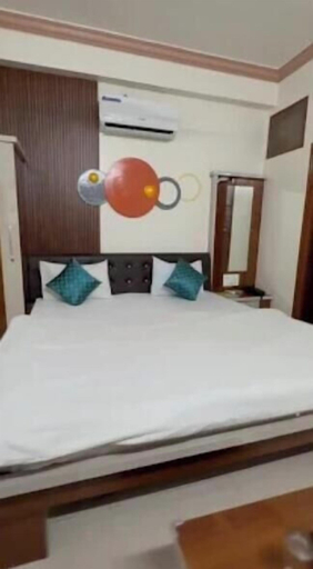Room 1, Hotel Shree Siddhi Vinayak, Pratapgarh