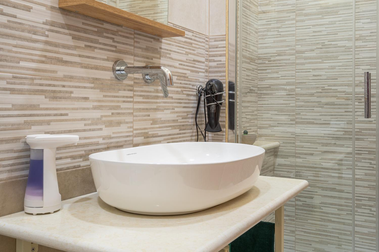 Bathroom 3, Il cappello sulle 23! Camere in affitto breve, Syracuse