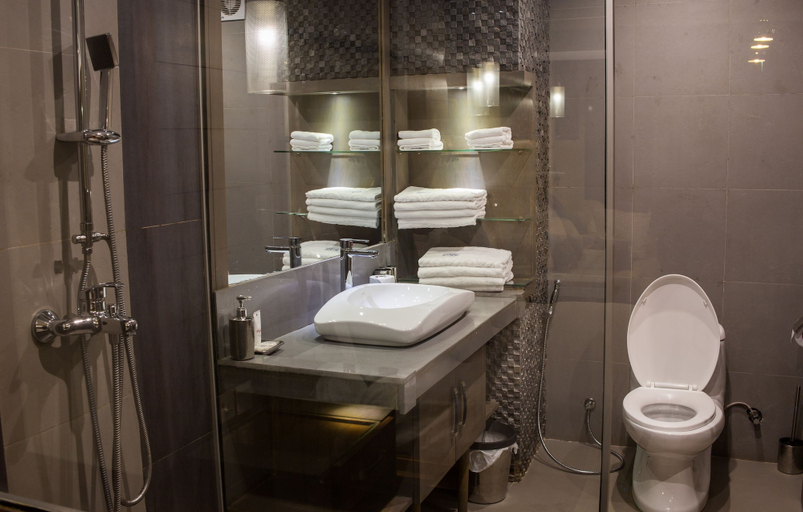 Bathroom 4, Fairway Hotel, Kampala