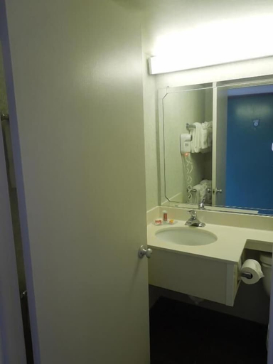 Bathroom 4, Hotel Ocean27 Oceanfront, Virginia Beach