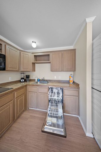 Private kitchen 2, Peace Of Mind Rentals, Iberville