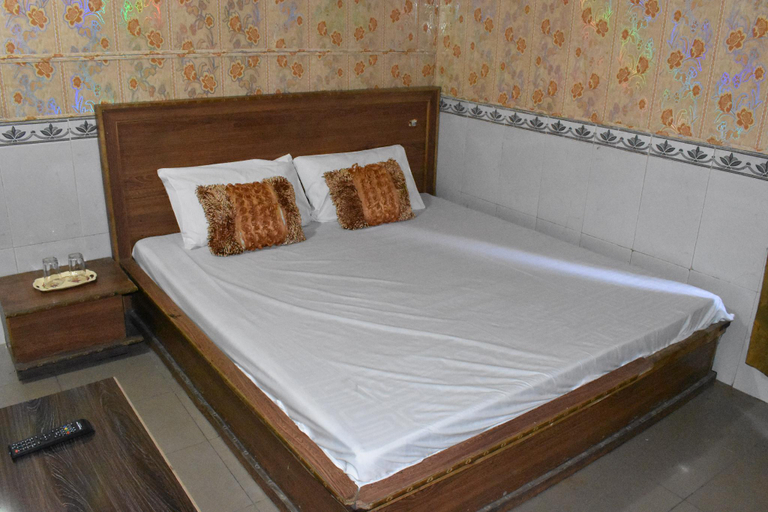 Others 3, Davis Hotel, Lahore